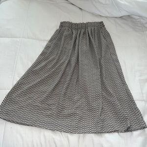 H&M lightweight skirt with pockets Patterned gray and white size 0 new with tags